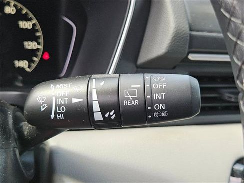 Used 2025 Honda Pilot EX-L image 10