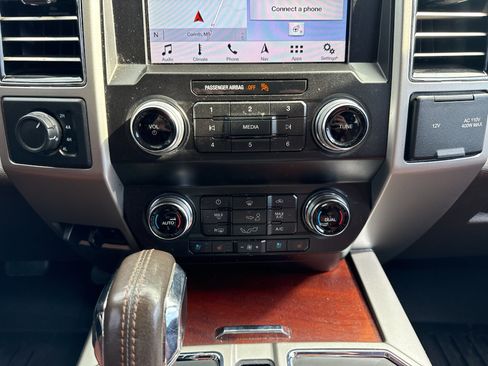 Used 2019 Ford F150 King Ranch w/ Equipment Group 601A Luxury AWD/4WD image 20