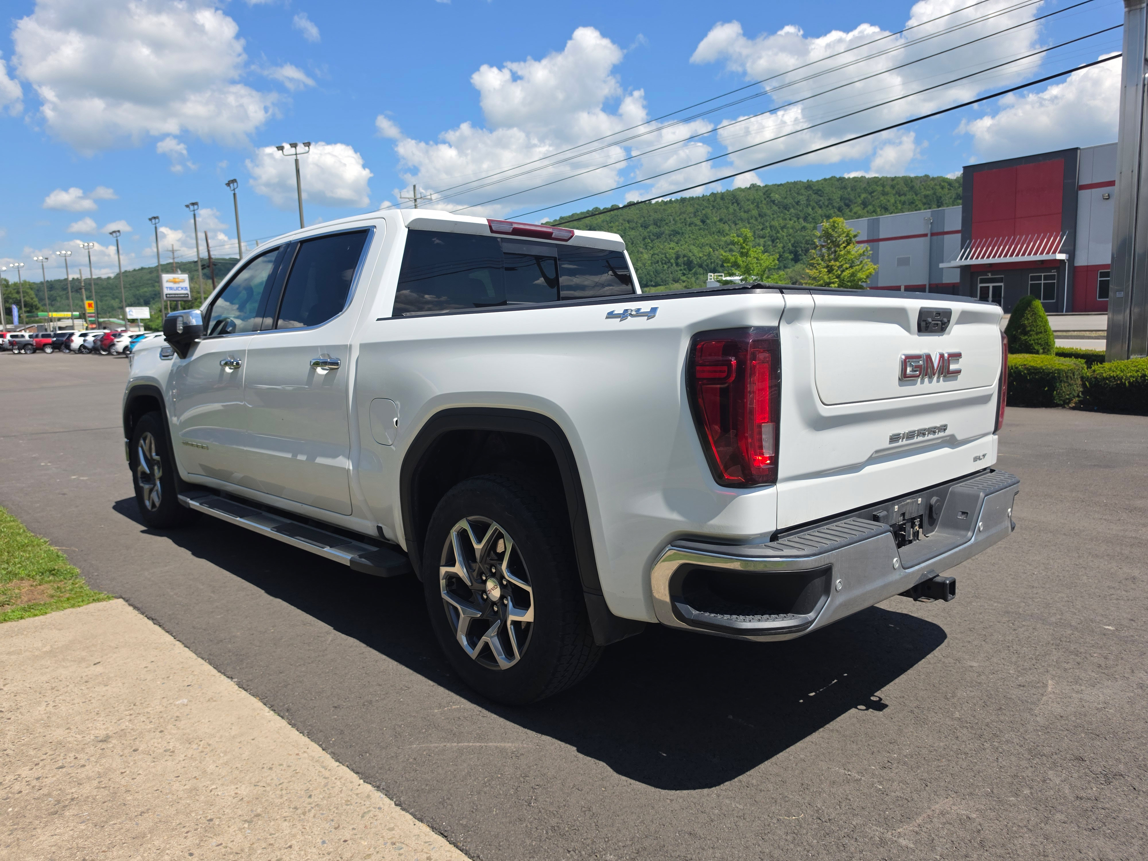 Used 2024 GMC Sierra 1500 SLT w/ SLT Premium Plus Package AWD/4WD image 6