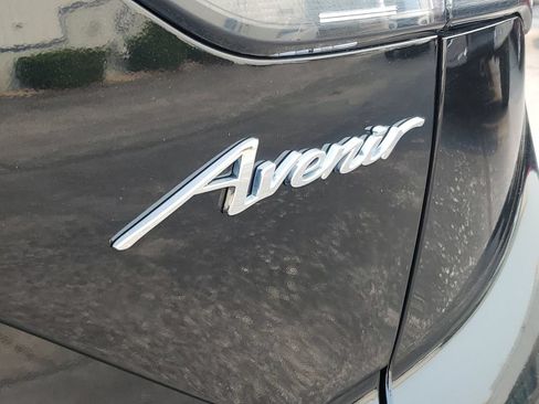 Used 2023 Buick Envision Avenir AWD/4WD image 40