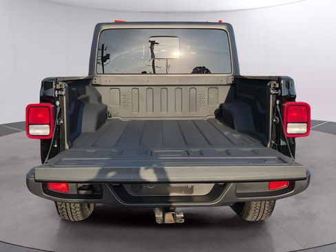 Used 2022 Jeep Gladiator Overland w/ Popular Equipment Package AWD/4WD image 25