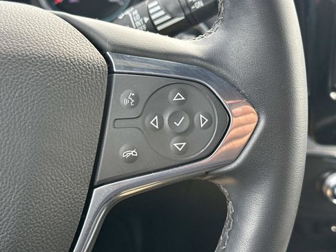 Used 2023 Chevrolet Traverse LT image 25