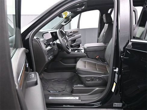 Used 2025 Chevrolet Tahoe High Country image 9