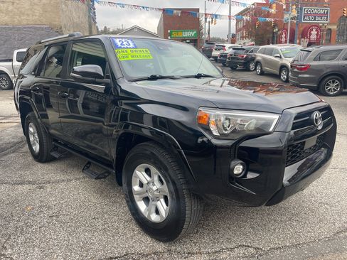 Used 2023 Toyota 4Runner SR5 Premium w/ Moonroof Package image 4