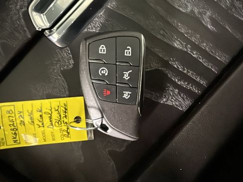 Used 2024 GMC Yukon XL Denali w/ Advanced Technology Package AWD/4WD image 25