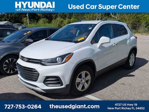 Used 2017 Chevrolet Trax LT w/ Driver Confidence Package FWD image 1