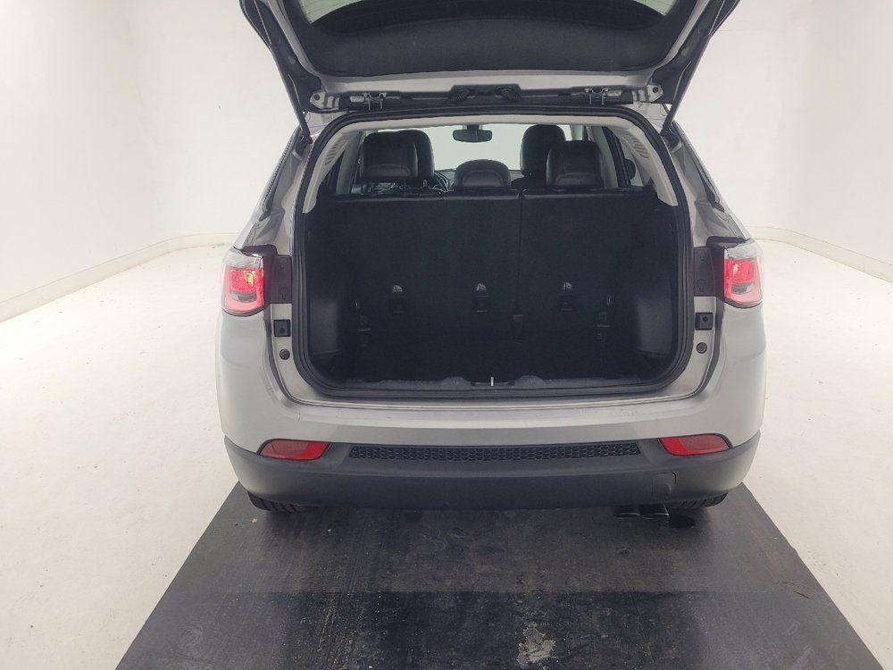 Used 2019 Jeep Compass Latitude FWD image 29