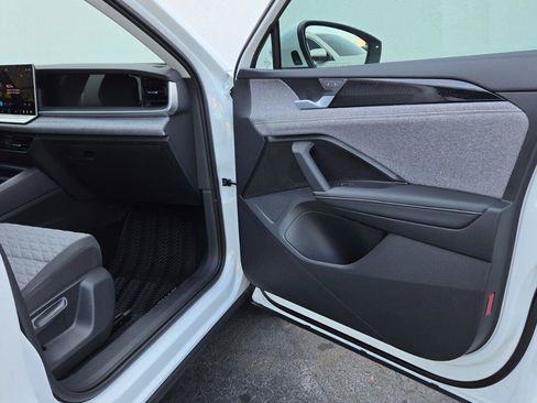 Certified 2025 Volkswagen Tiguan S FWD image 44