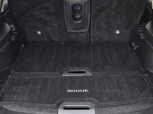 Used 2018 Nissan Rogue SV w/ Premium Package FWD image 9