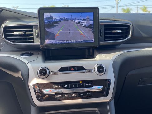 Used 2024 Ford Explorer XLT w/ Equipment Group 202A image 15