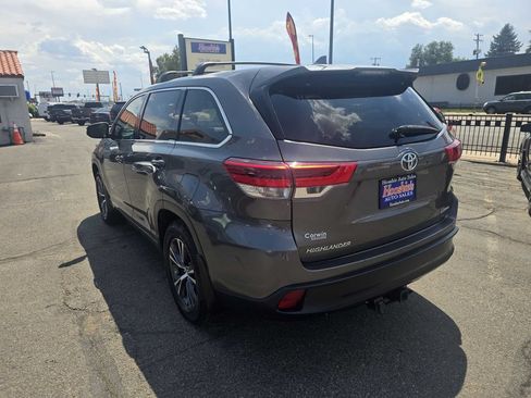 Used 2017 Toyota Highlander LE AWD/4WD image 12