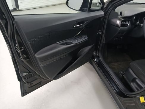 Used 2019 Toyota C-HR LE image 8