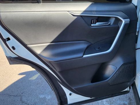 Used 2021 Toyota RAV4 XLE w/ Convenience Package FWD image 24