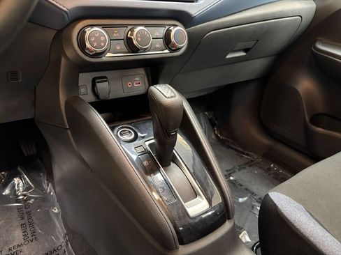 Used 2025 Nissan Versa SV FWD image 39