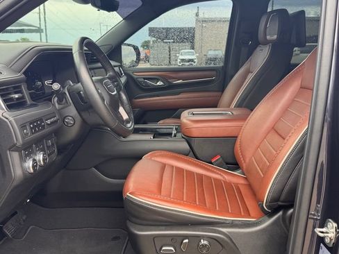 Used 2023 GMC Yukon XL Denali Ultimate AWD/4WD image 6