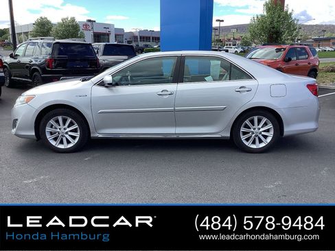 Used 2013 Toyota Camry XLE w/ Leather Pkg FWD image 3