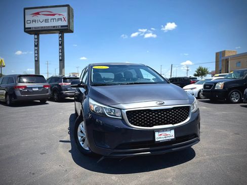 Used 2017 Kia Sedona LX w/ LX Essentials Premium Package FWD image 45