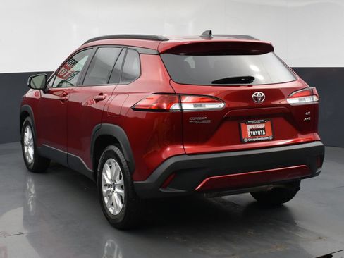 Used 2025 Toyota Corolla Cross LE AWD/4WD image 3