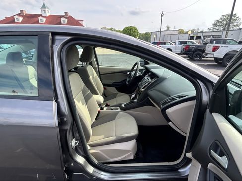 Used 2014 Ford Focus SE image 9