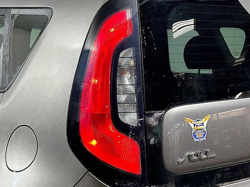 Used 2016 Kia Soul + image 23