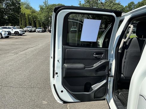 Used 2023 Nissan Frontier S RWD image 21