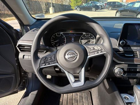 Used 2025 Nissan Altima 2.5 SV image 25
