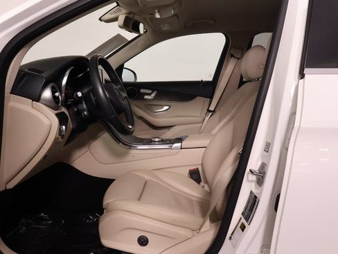 Used 2019 Mercedes-Benz GLC 300 w/ Premium Package image 10