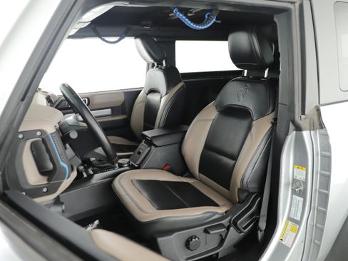 Used 2023 Ford Bronco Wildtrak image 8