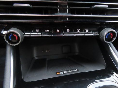 Used 2025 Chevrolet Traverse LT AWD/4WD image 30
