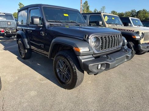 Used 2025 Jeep Wrangler Sport AWD/4WD image 7