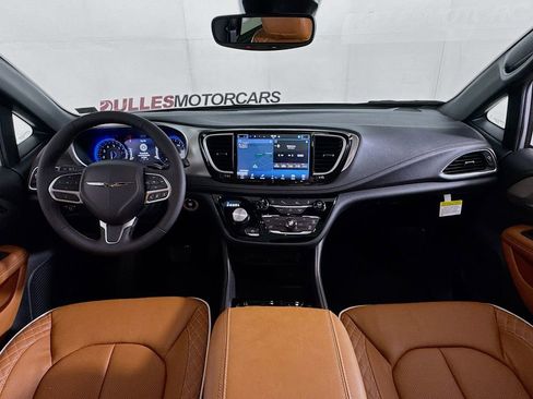 New 2026 Chrysler Pacifica Pinnacle image 34