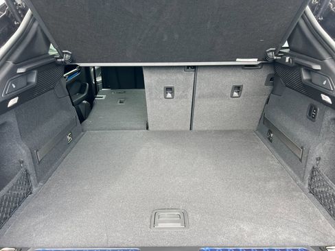 Certified 2025 Porsche Macan Electric image 17