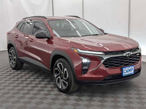 Used 2025 Chevrolet Trax RS w/ Sunroof Package FWD image 7
