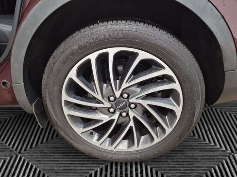 Used 2019 Lincoln Nautilus Reserve image 14