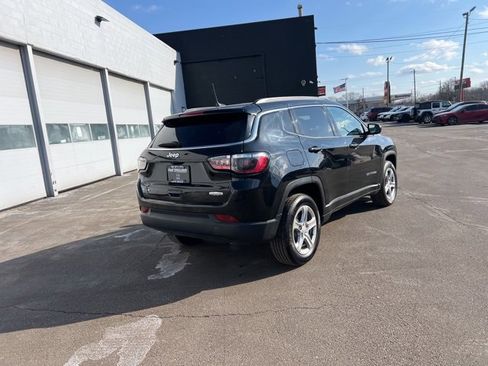 Used 2024 Jeep Compass Latitude image 9