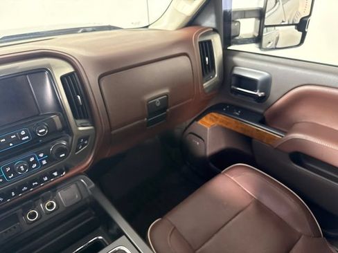 Used 2015 Chevrolet Silverado 2500 High Country w/ Duramax Plus Package AWD/4WD image 31