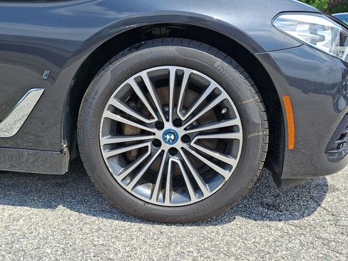 Used 2019 BMW 530e xDrive w/ Convenience Package AWD/4WD image 8
