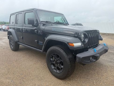 Used 2023 Jeep Wrangler Unlimited w/ Cold Weather Group AWD/4WD image 7