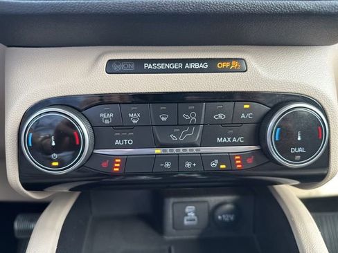 Used 2022 Ford Escape SE w/ SE Sport Appearance Package image 26