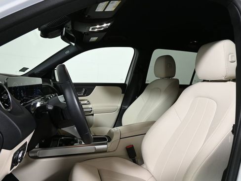Used 2025 Mercedes-Benz GLB 250 4MATIC image 15
