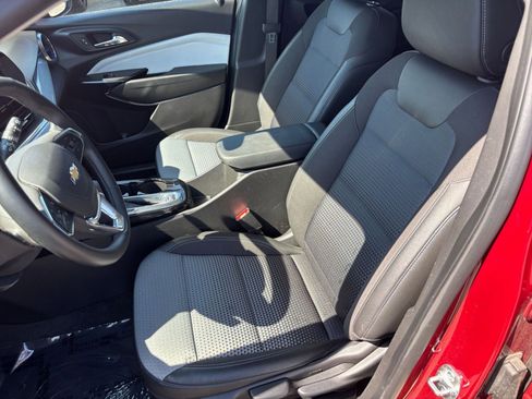 Used 2025 Chevrolet Trax LT w/ LT Convenience Package FWD image 35