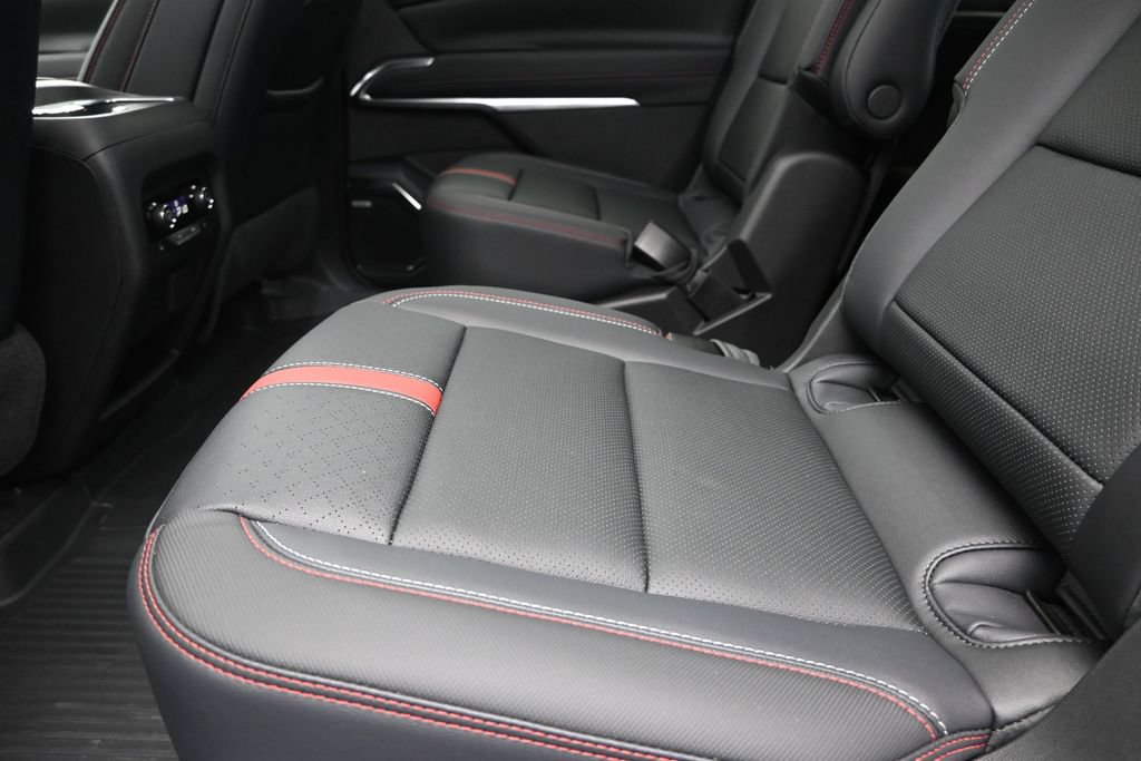 New 2026 Chevrolet Traverse RS w/ LPO, Floor Liner Package FWD image 16