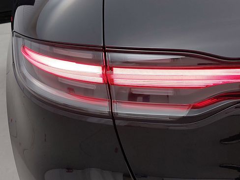 Used 2026 Porsche Macan image 37