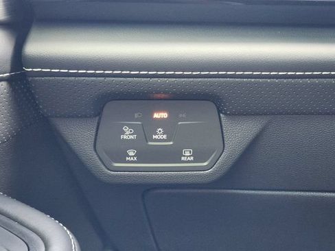 Used 2024 Volkswagen Atlas Cross Sport SE w/ Panoramic Sunroof Package FWD image 23