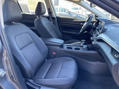 Used 2025 Nissan Altima 2.5 SV image 38