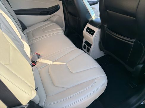 Used 2019 Ford Edge Titanium FWD image 14