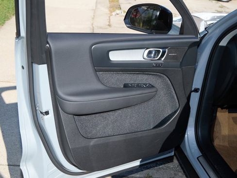 New 2026 Volvo XC40 B5 Ultra w/ Climate Package image 10