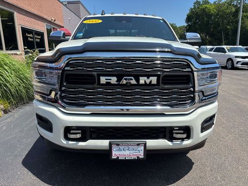 Used 2022 RAM 2500 Limited AWD/4WD image 2