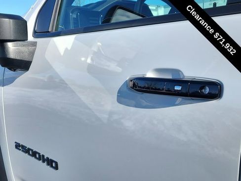 Used 2025 Chevrolet Silverado 2500 ZR2 w/ Technology Package AWD/4WD image 16