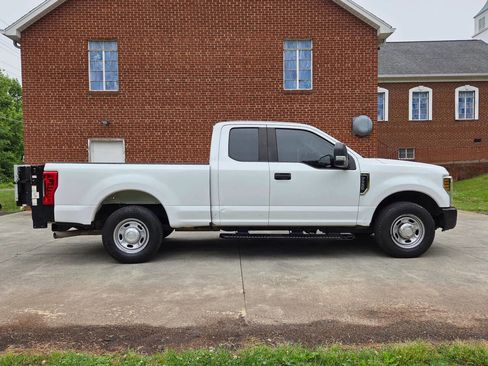 Used 2019 Ford F250 XL w/ Power Equipment Group RWD image 4